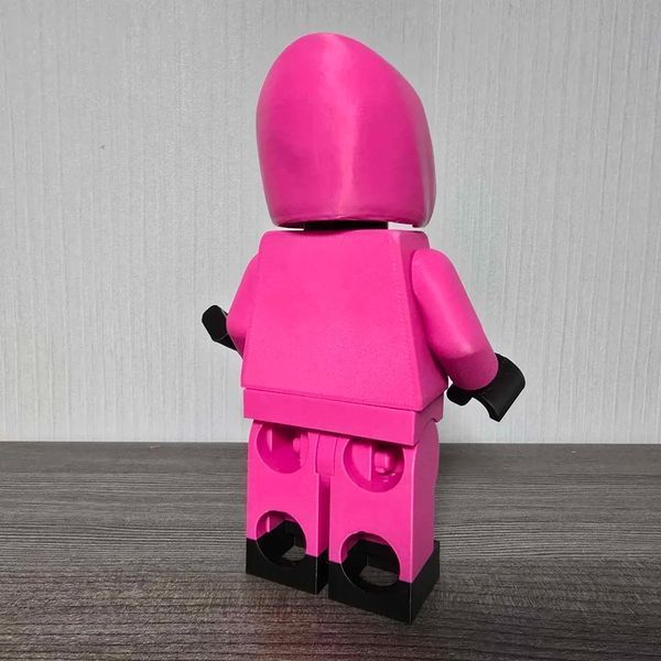Колекційна друкована фігурка Солдат (Трикутник) "Гра в кальмара" стиль LEGO з автоматом. Aivory id_17416 фото