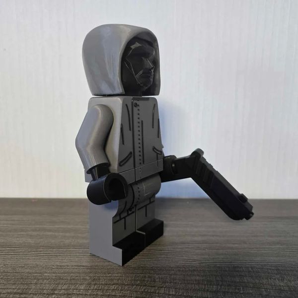 Колекційна друкована фігурка Ведучий (Front Man) "Гра в кальмара" стиль LEGO. Aivory id_17414 фото
