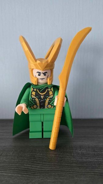 Колекційна друкована фігурка Локі (Loki) у стилі LEGO з мечем для фанатів Marvel. Aivory id_17410 фото