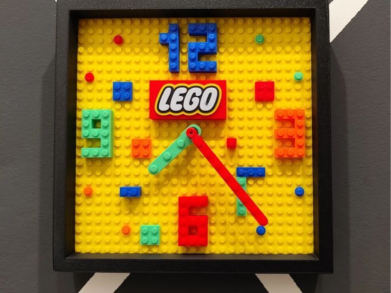 Настінний годинник у стилі LEGO &ndash; подарунок для дітей, фанатів конструктора. Aivory id_11011 фото