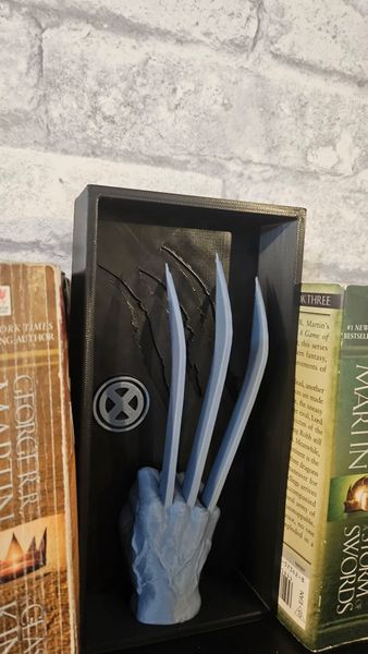 Брутальний Тримач для Книг "Кігті Росомахи" &ndash; Легендарний X-Men Декор | Book Nook. Aivory id_13017 фото