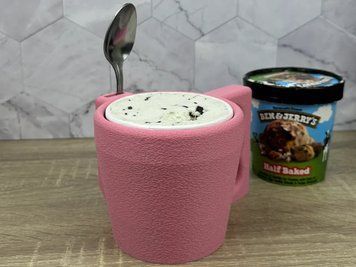 "IceCream Hugger Max &ndash; Тримач для Морозива з Ручкою, Що Рятує Від Замерзлих Пальців та Плавлених Сердець | Ідеальний Подарунок для Гурманів, Фанатів Ben&Jerry's та Всіх, Хто Їсть Прямо з Банки". Aivory id_12748 фото
