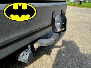 I AM BATMAN (НА ВАШОМУ ФАРКОПІ!): Легендарна Заглушка Голова LEGO Бетмена для Захисту та Стилю. Aivory id_13506 фото