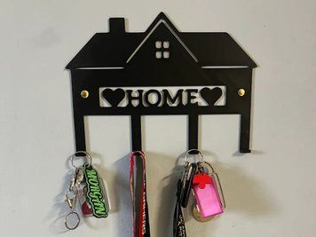 Настінна ключниця у формі будинку з написом "Home". Aivory id_11814 фото