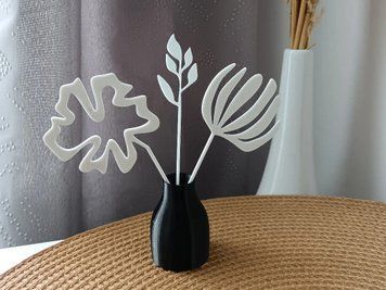 Композиція з білих квітів у стильній чорній вазі. Aivory id_12370 фото